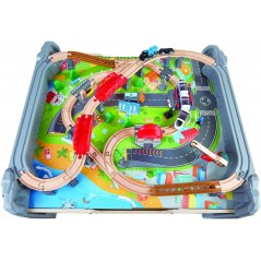 TAVOLO FERROVIARIO LEGNO TRENI E BINARI  70 PEZZI E LOCOMOTIVA A BATTERIA 